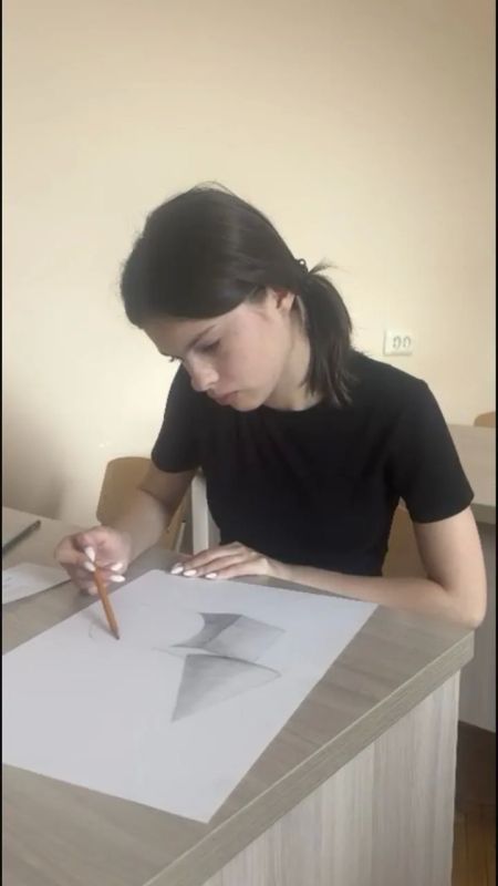 В Северо-Кавказском строительном техникуме проходят вступительные испытания для абитуриентов, поступающих на «Дизайн» и «Архитектуру»