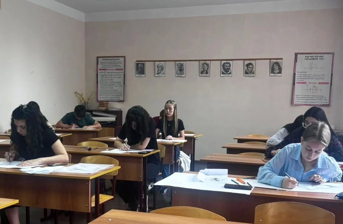 В Северо-Кавказском строительном техникуме проходят вступительные испытания для абитуриентов, поступающих на «Дизайн» и «Архитектуру» В Северо-Кавказском строительном техникуме проходят вступительные испытания для абитуриентов, поступающих на «Дизайн» и «Архитектуру»
