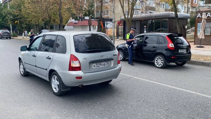 Моздокские автоинспекторы в ходе рейда выявили 21 нарушение с полисами ОСАГО Моздокские автоинспекторы в ходе рейда выявили 21 нарушение с полисами ОСАГО