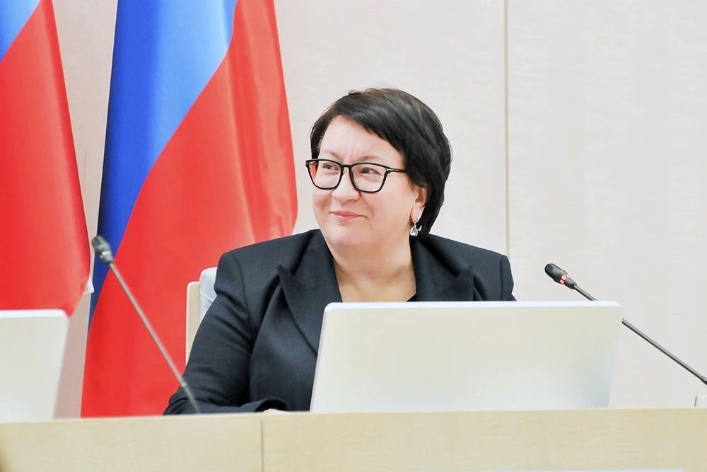 О том, как появился проект "ИнформУИК", как реагируют люди на визиты членов участковых избирательных комиссий (УИК), с чем сталкиваются сами обходчики во время работы, рассказала "Российской газете" член ЦИК России Эльмира...