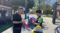 В Северной Осетии моздокские автоинспекторы, молодогвардейцы и байкеры поздравили жителей с Днем Государственного флага