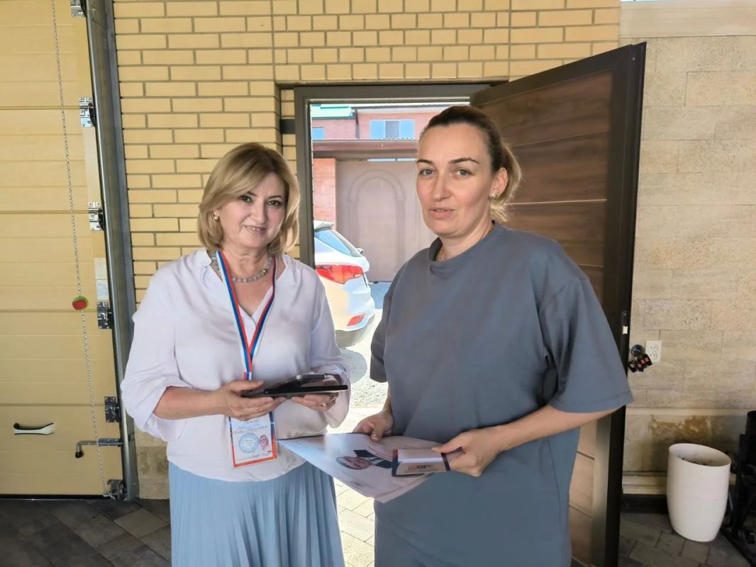 Хотим познакомить вас с командой УИК №250 — и здесь, кажется, собрался настоящий маленький творческий коллектив! Хотим познакомить вас с командой УИК №250 — и здесь, кажется, собрался настоящий маленький творческий коллектив!