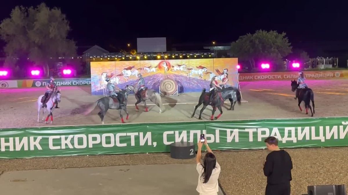 Конно-драматический театр «Нарты» им.А.Дзиваева покоряет Ростовскую область на втором конном фестивале «От коня до комбайна»