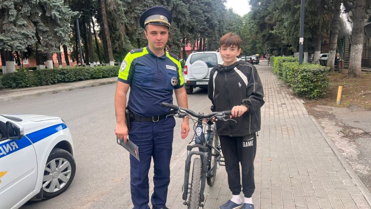 Летом, когда школьники активно катаются на велосипедах, Госавтоинспекция Пригородного района призывает родителей несовершеннолетних велосипедистов заранее изучить с детьми Правила дорожного движения и объяснить им основные... Летом, когда школьники активно катаются на велосипедах, Госавтоинспекция Пригородного района призывает родителей несовершеннолетних велосипедистов заранее изучить с детьми Правила дорожного движения и объяснить им основные...