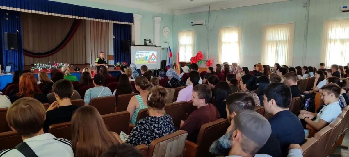 Сотрудники Госавтоинспекции совместно с инспекторами ПДН ОМВД России по Моздокскому району встретились со студентами ММТТ Сотрудники Госавтоинспекции совместно с инспекторами ПДН ОМВД России по Моздокскому району встретились со студентами ММТТ