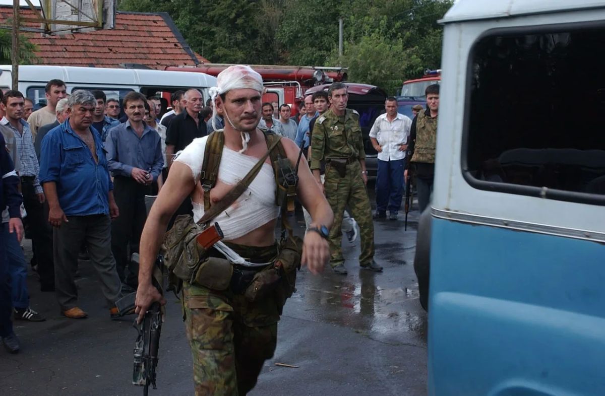 Ровно 22 года назад 32 ублюдка-террориста захватили школу в Беслане Ровно 22 года назад 32 ублюдка-террориста захватили школу в Беслане