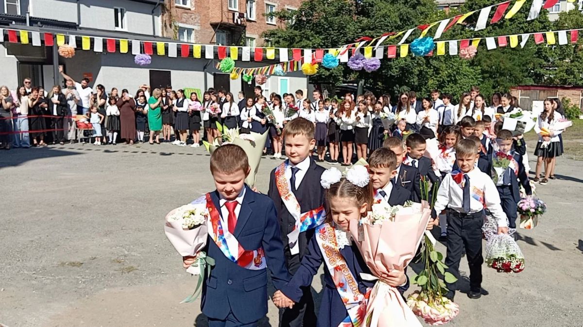 Министр Республики Северная Осетия – Алания по национальной политике и внешним связям Алан Багиев, первый заместитель министра Петр Павлов и советник министра, участник программы «Доблесть Осетии» Сергей Ковалев приняли... Министр Республики Северная Осетия – Алания по национальной политике и внешним связям Алан Багиев, первый заместитель министра Петр Павлов и советник министра, участник программы «Доблесть Осетии» Сергей Ковалев приняли...