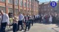 В эти минуты в школах республики проходят торжественные линейки в честь нового учебного года