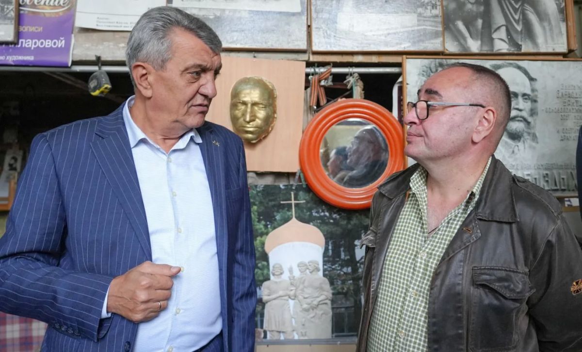 Глава РСО – Алания Сергей Меняйло встретился с заслуженным скульптором России Михаилом Дзбоевым, членом Союза художниковРоссии Арсеном Дзбоевым и заслуженным художником Северной Осетии Ибрагимом Хаевым Глава РСО – Алания Сергей Меняйло встретился с заслуженным скульптором России Михаилом Дзбоевым, членом Союза художниковРоссии Арсеном Дзбоевым и заслуженным художником Северной Осетии Ибрагимом Хаевым
