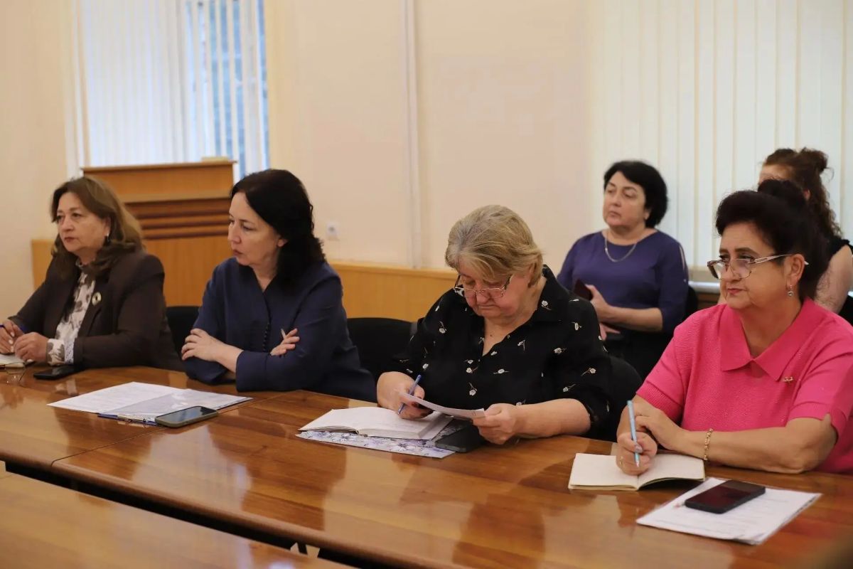 Провела очередную рабочую встречу по вопросам развития осетинского языка в образовательных учреждениях республики Провела очередную рабочую встречу по вопросам развития осетинского языка в образовательных учреждениях республики