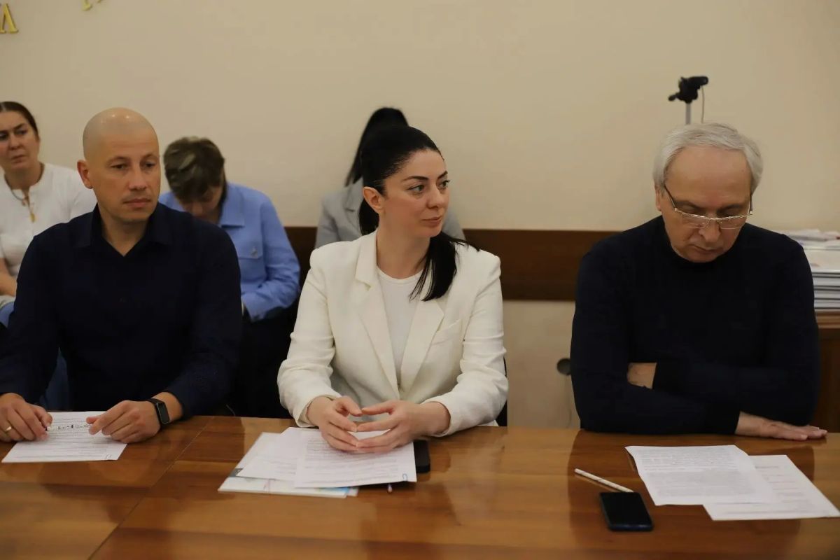 Провела очередную рабочую встречу по вопросам развития осетинского языка в образовательных учреждениях республики Провела очередную рабочую встречу по вопросам развития осетинского языка в образовательных учреждениях республики