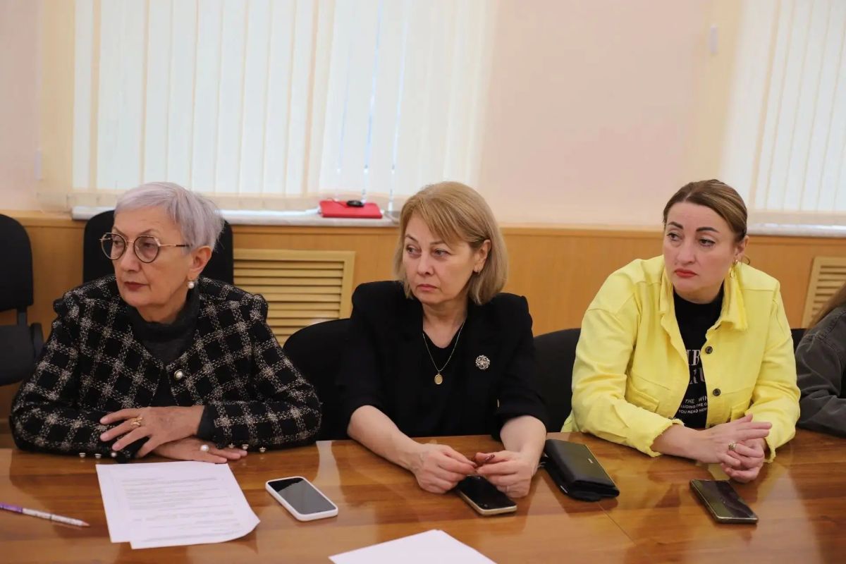 Провела очередную рабочую встречу по вопросам развития осетинского языка в образовательных учреждениях республики Провела очередную рабочую встречу по вопросам развития осетинского языка в образовательных учреждениях республики