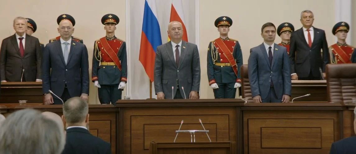 Прозвучали гимны России и Северной Осетии