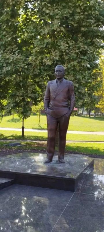 Захар Прилепин собирается посетить Владикавказ, чтобы увидеть памятник Гайто Газданову