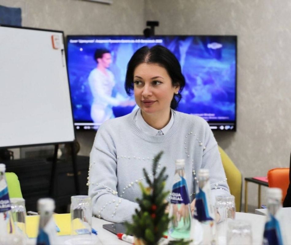 За годы работы в системе образования республики Элла Маирбековна стала для многих из нас не просто руководителем, а настоящим соратником и человеком, который искренне болеет за своё дело За годы работы в системе образования республики Элла Маирбековна стала для многих из нас не просто руководителем, а настоящим соратником и человеком, который искренне болеет за своё дело