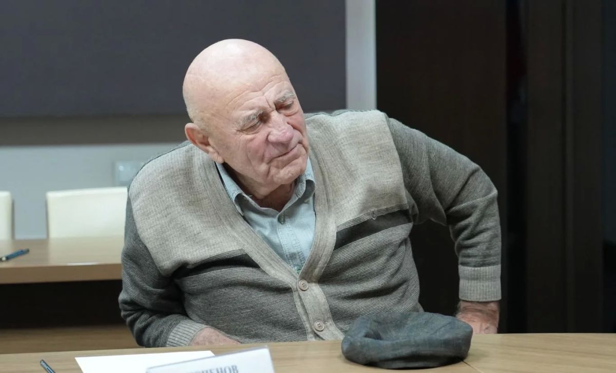 Глава РСО – Алания Сергей Меняйло встретился с инициативной группой старейшин селения Гизель Маирбеком Калоевым, Мухтар-Беком Голиевым и Владимиром Коченовым Глава РСО – Алания Сергей Меняйло встретился с инициативной группой старейшин селения Гизель Маирбеком Калоевым, Мухтар-Беком Голиевым и Владимиром Коченовым