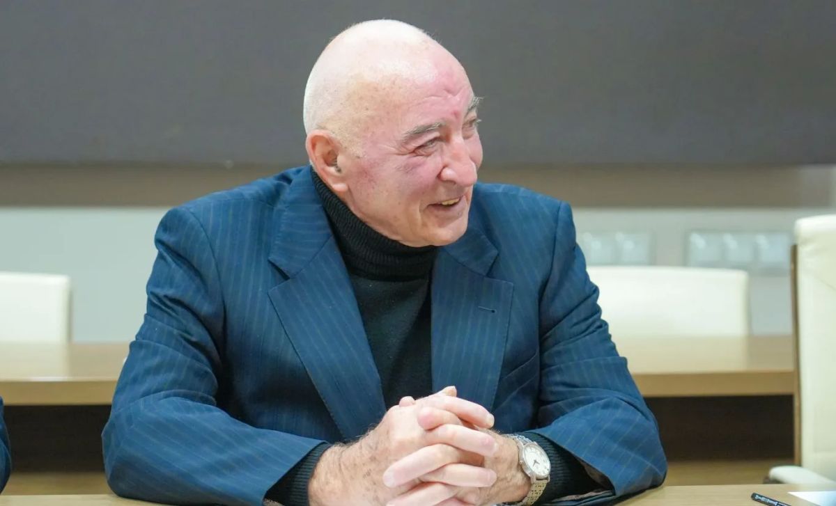 Глава РСО – Алания Сергей Меняйло встретился с инициативной группой старейшин селения Гизель Маирбеком Калоевым, Мухтар-Беком Голиевым и Владимиром Коченовым Глава РСО – Алания Сергей Меняйло встретился с инициативной группой старейшин селения Гизель Маирбеком Калоевым, Мухтар-Беком Голиевым и Владимиром Коченовым