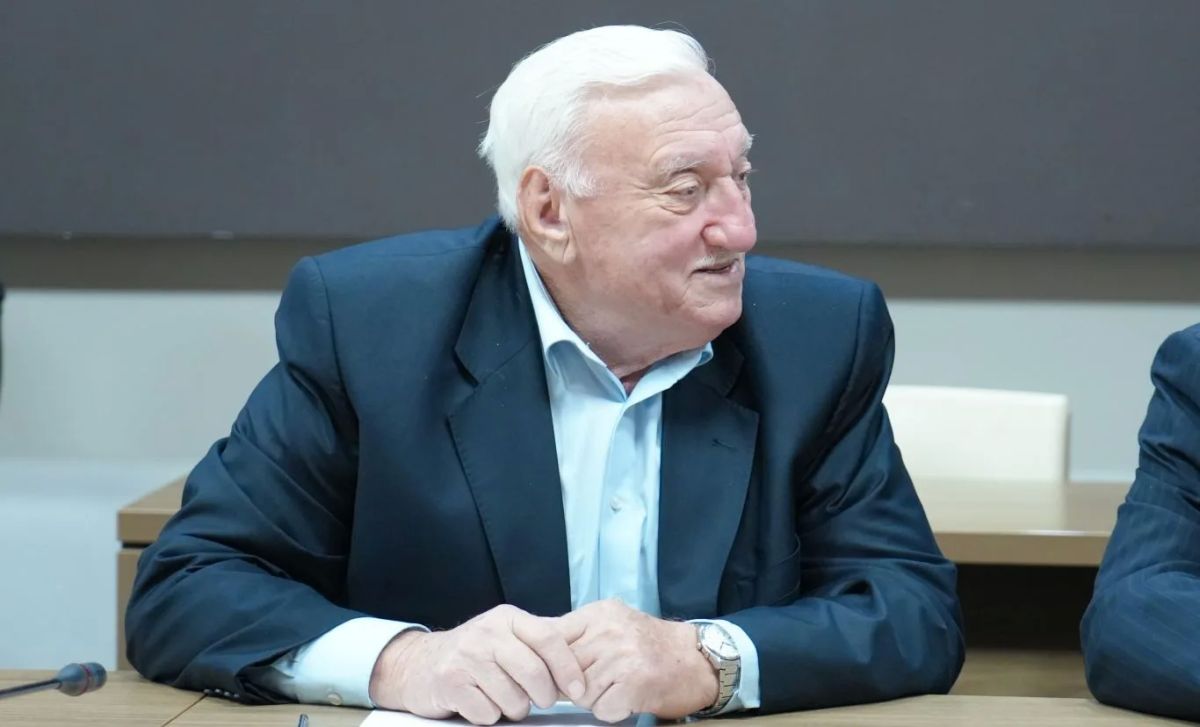 Глава РСО – Алания Сергей Меняйло встретился с инициативной группой старейшин селения Гизель Маирбеком Калоевым, Мухтар-Беком Голиевым и Владимиром Коченовым Глава РСО – Алания Сергей Меняйло встретился с инициативной группой старейшин селения Гизель Маирбеком Калоевым, Мухтар-Беком Голиевым и Владимиром Коченовым