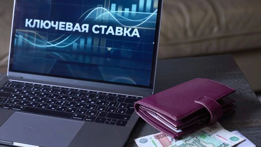 Банк России на заседании 23 октября сохранит ключевую ставку на уровне 14%, следует из консенсус-прогноза «Известий»