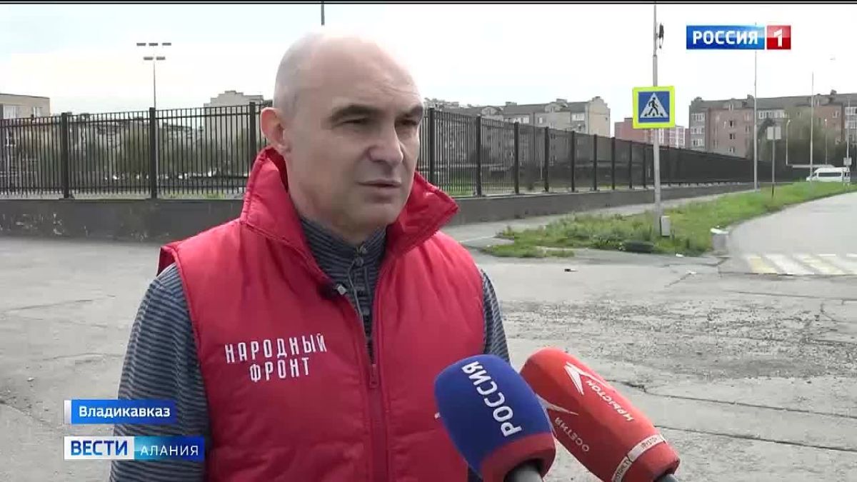 Активисты Народного фронта проверили состояние дорожного покрытия на нескольких улицах Владикавказа