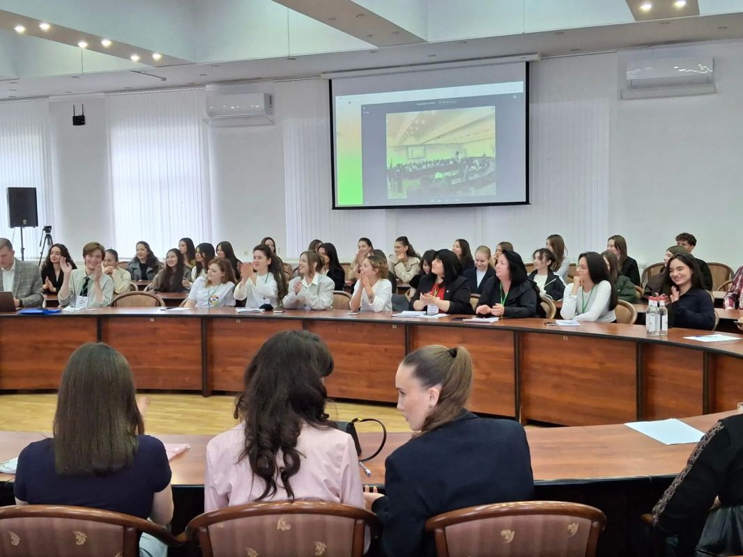 Молодежный образовательный проект "Школа национального блогера" подошёл к концу Молодежный образовательный проект "Школа национального блогера" подошёл к концу