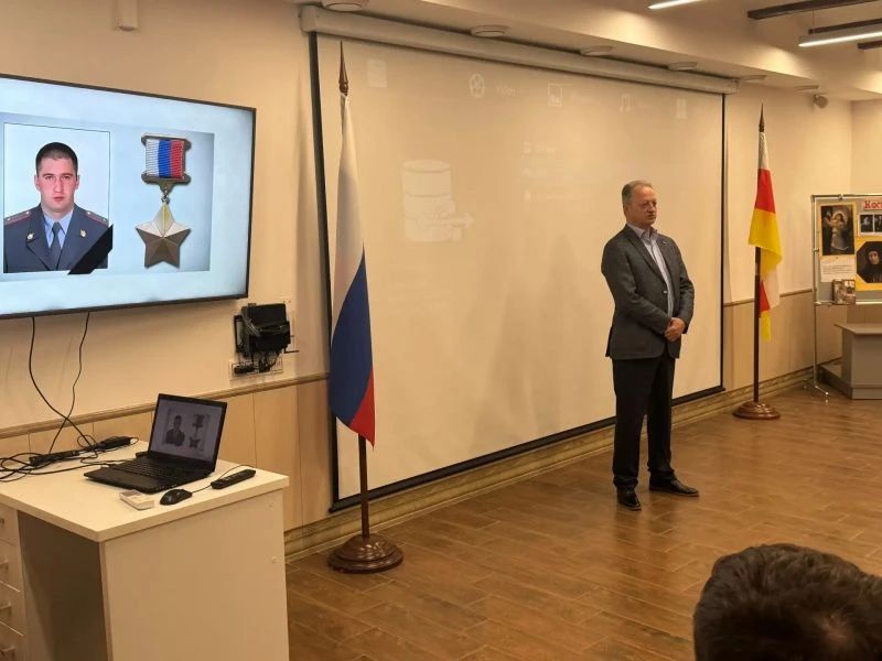 В Северной Осетии ветеран ОВД Асланбек Бесаев напутствовал молодых сотрудников на мероприятии памяти Героя России Заура Джибилова В Северной Осетии ветеран ОВД Асланбек Бесаев напутствовал молодых сотрудников на мероприятии памяти Героя России Заура Джибилова