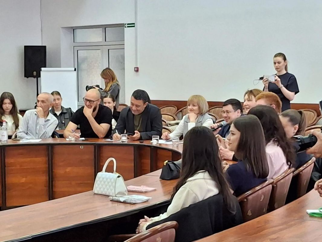 Молодежный образовательный проект "Школа национального блогера" подошёл к концу Молодежный образовательный проект "Школа национального блогера" подошёл к концу