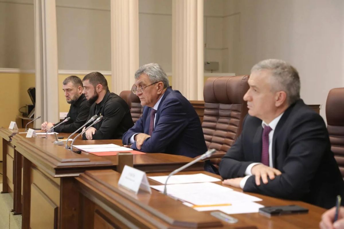 Глава Северной Осетии и делегация Чечни обсудили с молодежью перспективы межрегионального сотрудничества в сфере образования и культуры Глава Северной Осетии и делегация Чечни обсудили с молодежью перспективы межрегионального сотрудничества в сфере образования и культуры
