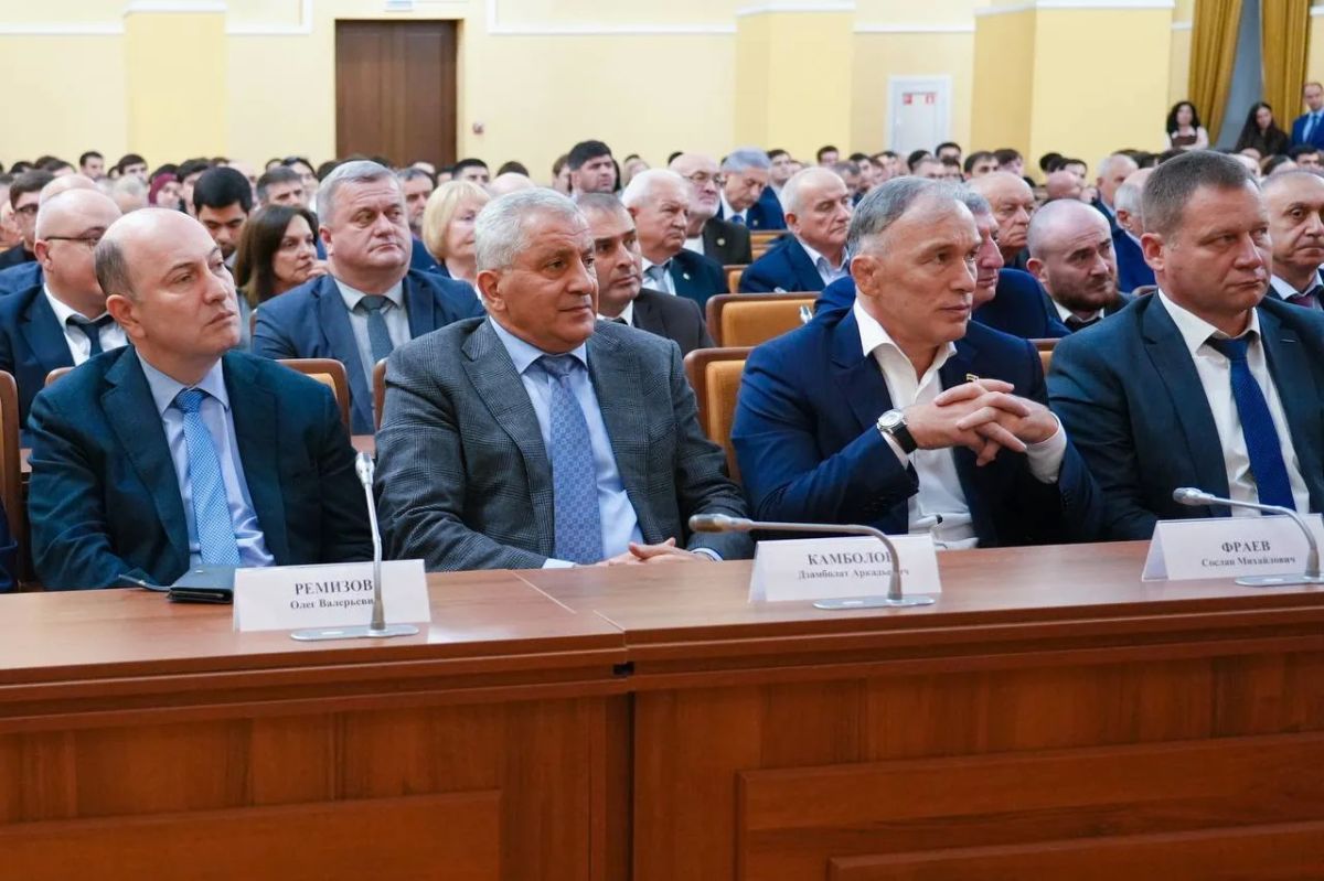 Глава Северной Осетии и делегация Чечни обсудили с молодежью перспективы межрегионального сотрудничества в сфере образования и культуры Глава Северной Осетии и делегация Чечни обсудили с молодежью перспективы межрегионального сотрудничества в сфере образования и культуры