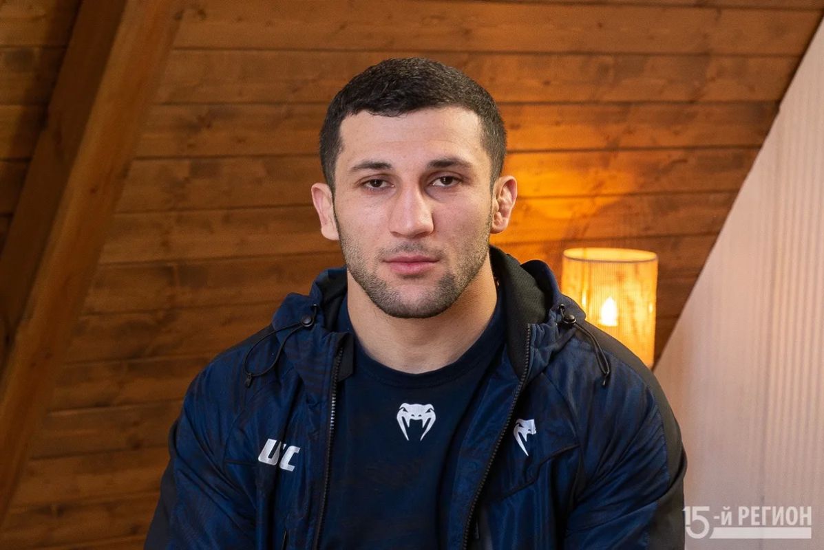 У российский бойца смешанных единоборств (MMA) Азамата Бекоева возникли проблемы со здоровьем перед поединком с Андре Петроски, который должен был состояться на турнире Абсолютного бойцовского чемпионата (UFC) в Лас-Вегасе...