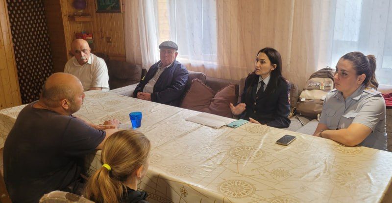 Инспекторы ПДН отдела полиции Правобережного района Северной Осетии и ветераны ОВД проверили семьи, состоящие на профилактическом учете Инспекторы ПДН отдела полиции Правобережного района Северной Осетии и ветераны ОВД проверили семьи, состоящие на профилактическом учете