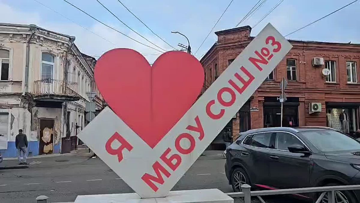 Сотрудники Госавтоинспекции Северной Осетии совместно с Председателем Союза детских и подростковых организаций РСО-Алания Жанной Маргиевой, членом общественного совета УМВД России по г.Владикавказу Анатолием Позмоговым и...